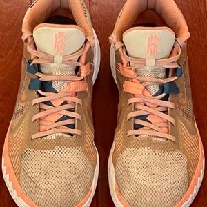 Mens Nike Kyrie Irving Basketball Shoes